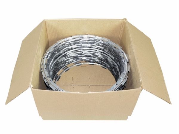 Cross razor wire rolls are placed in a carton for package.