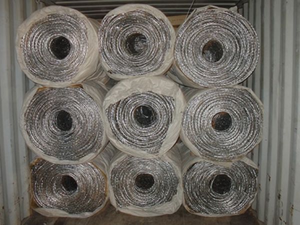 Flat wrap razor wire rolls are packed and loaded on the container for shipping.