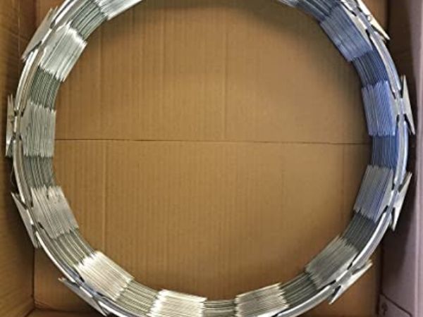 Long blade concertina wire