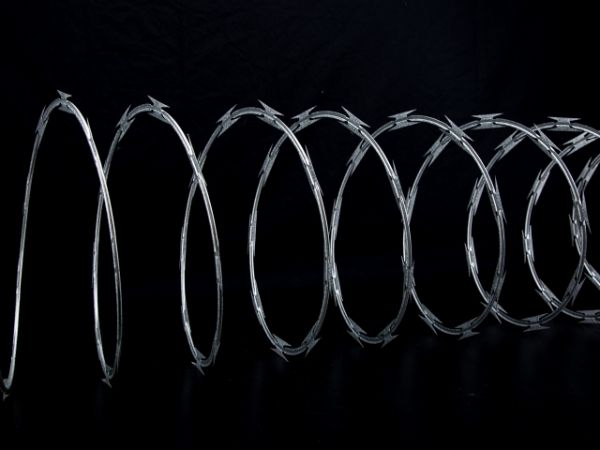 Unfolding single coil razor wire