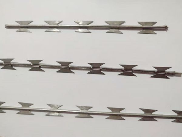 Straight razor wire samples are displayed.